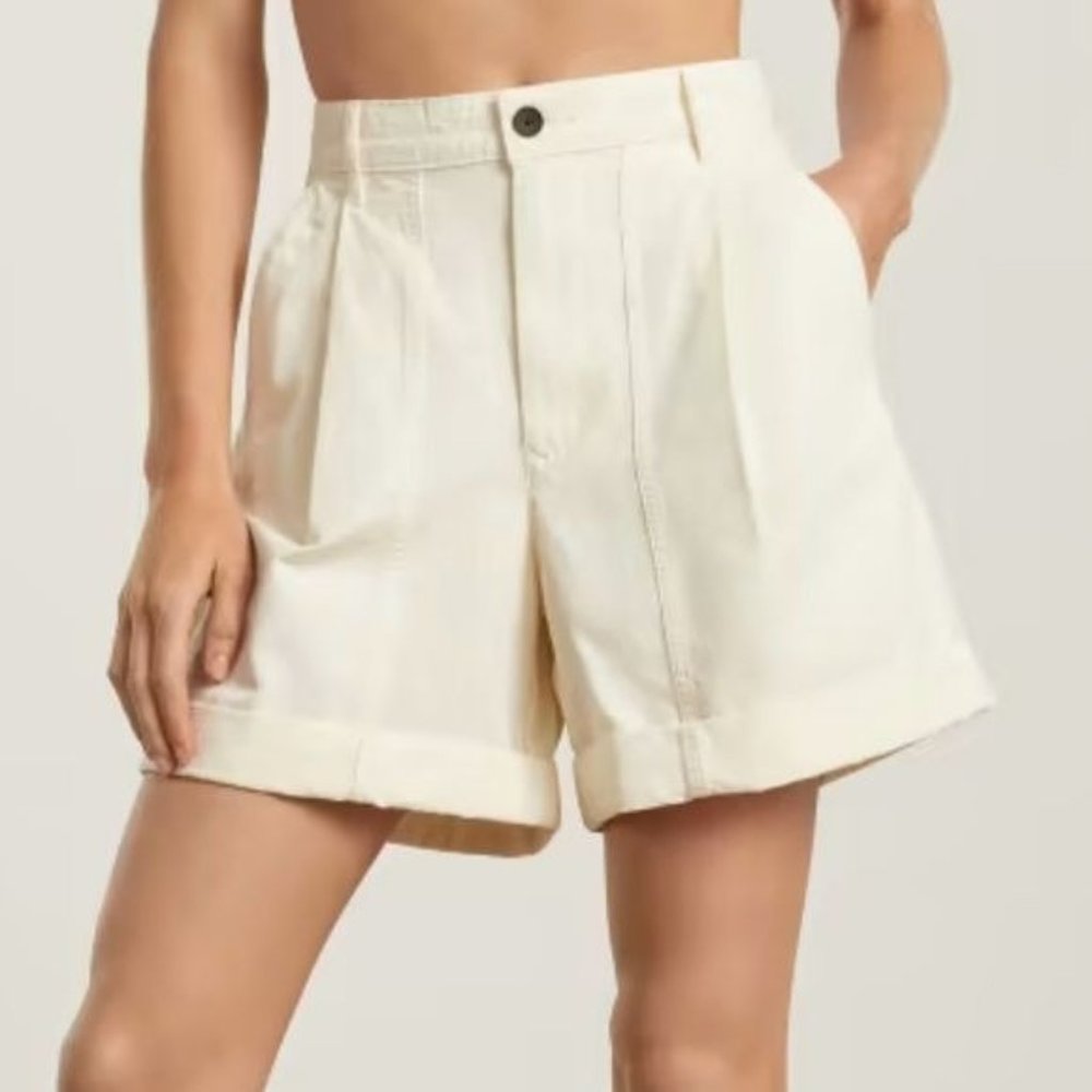 Everlane The Tourist Cream White Pleated High Waisted Shorts